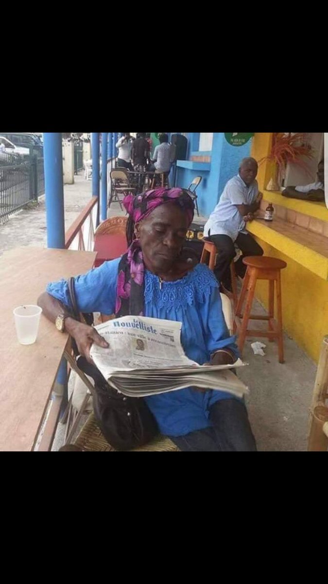 TiraVice's tweet photo. Peyi a tèt anba donk Krèk koko kenbe jounal Li tèt anba tou #problempapfini😀 https://t.co/I4zNkqSHTP