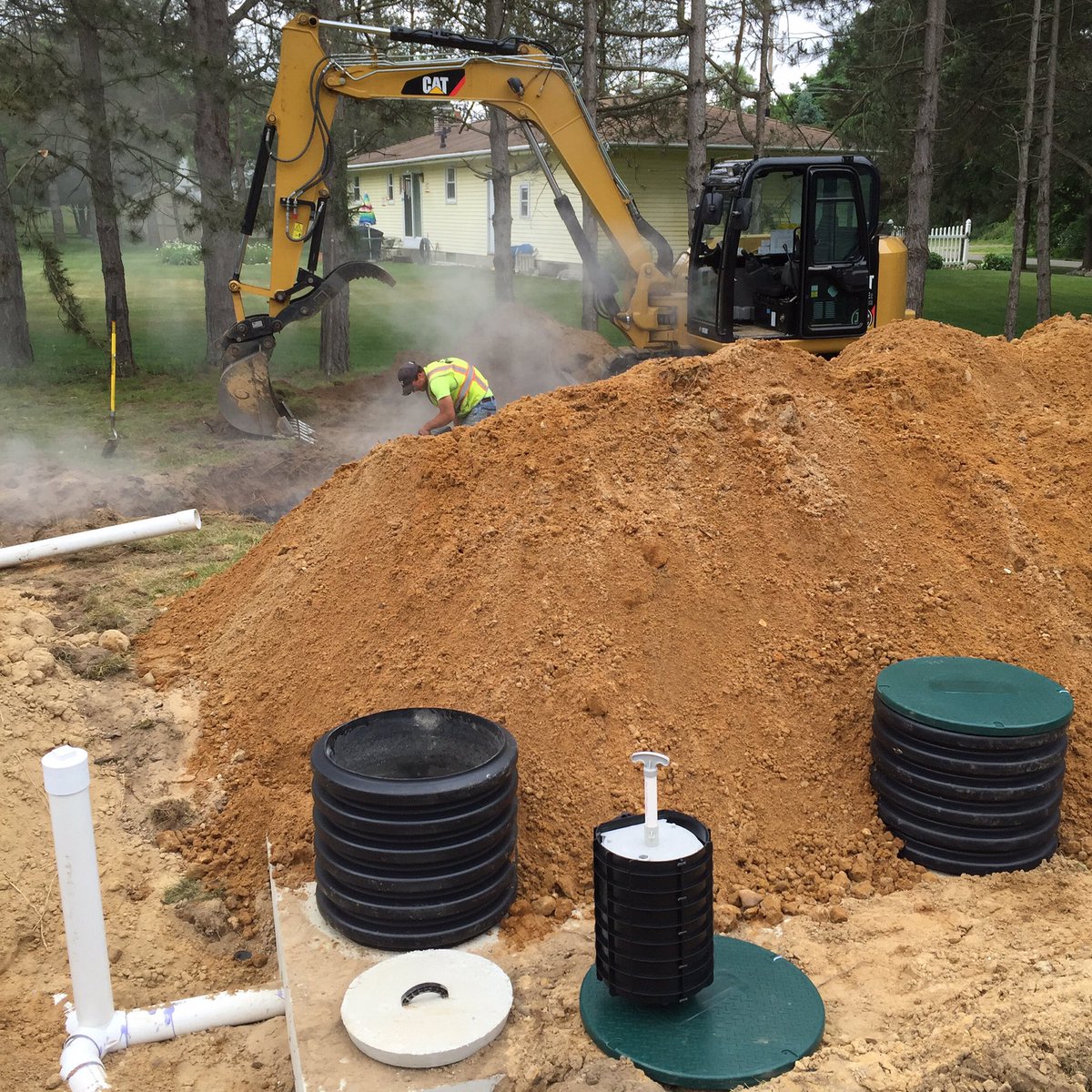 DigItExcavating's tweet photo. On-going maintenance in mind with our system installs. #alternatingvalve #effluentfilter #accessrisers #nodigpumping https://t.co/162GRHlJuW