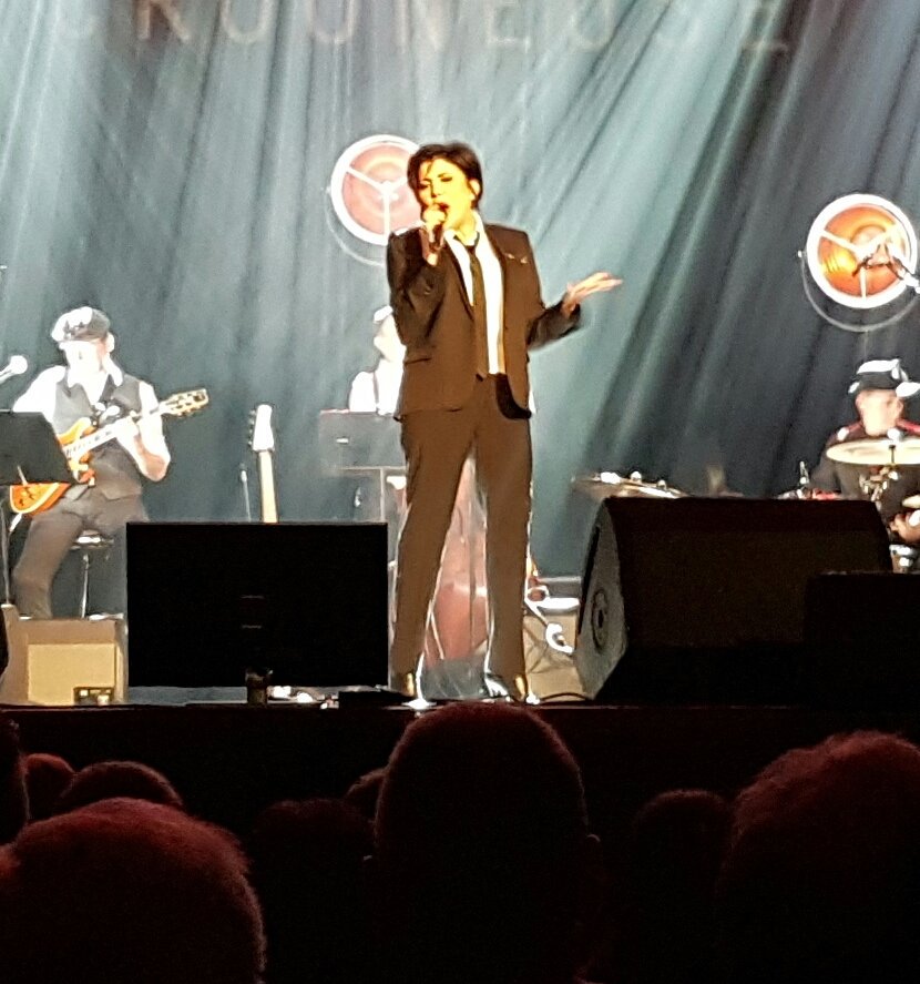 bernard_montiel's tweet photo. Bravo @LianeFoly ceSoir @leCasinodeParis pleinÀcraquer !Magnifique show avec tous ses tubes #Crooneuse @MFMRadio 👍😘 https://t.co/gm3dotluvn