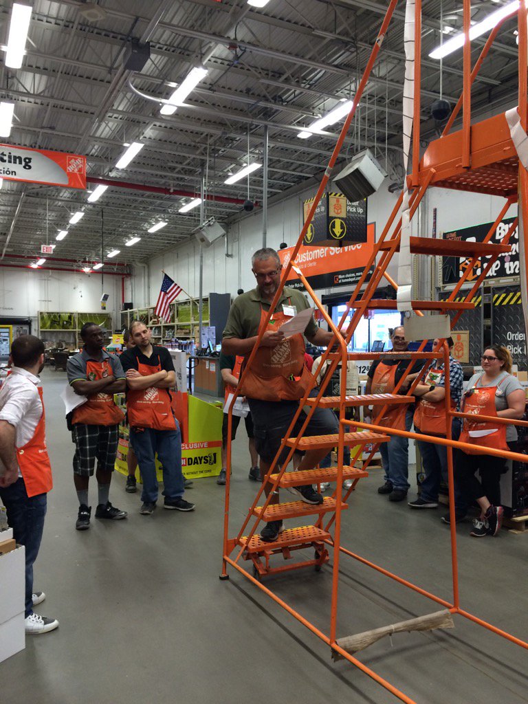 Dkauffmann1281's tweet photo. Great opening meeting. Thanks Frank for demonstrating ladder safety principles. https://t.co/tNPtV7tTif