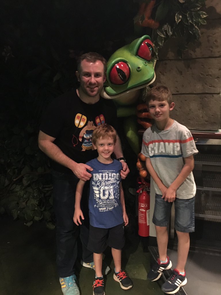 matthewSpleep's tweet photo. I'm @RAINFORESTCAFE #LONDON #CHACHA https://t.co/Ko3xPAy0ZV