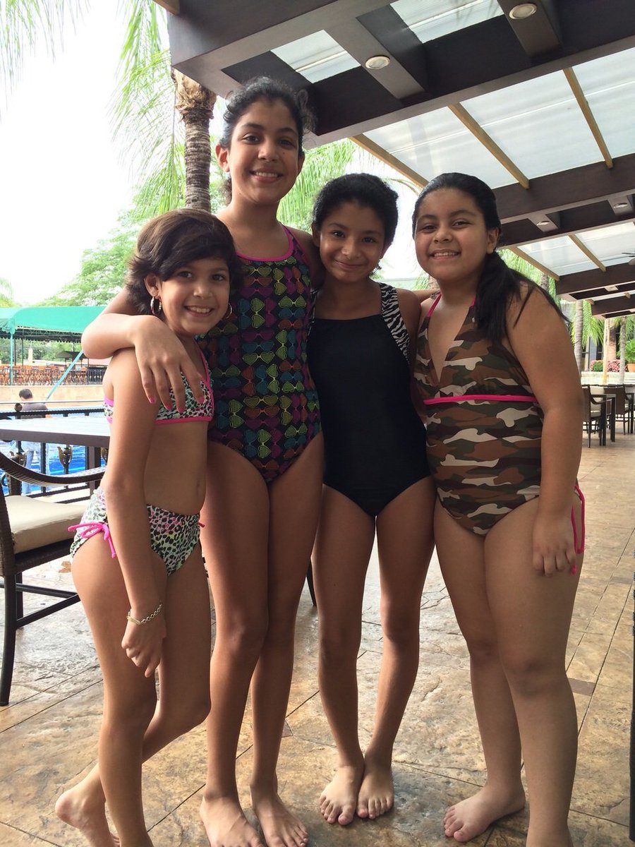 Monsecoca's tweet photo. Extraño a Lea, Ixchel, y a Isa Lea grande Ixchel pelo corto Isa gordita Monse flaca https://t.co/XYpX8hYlFb