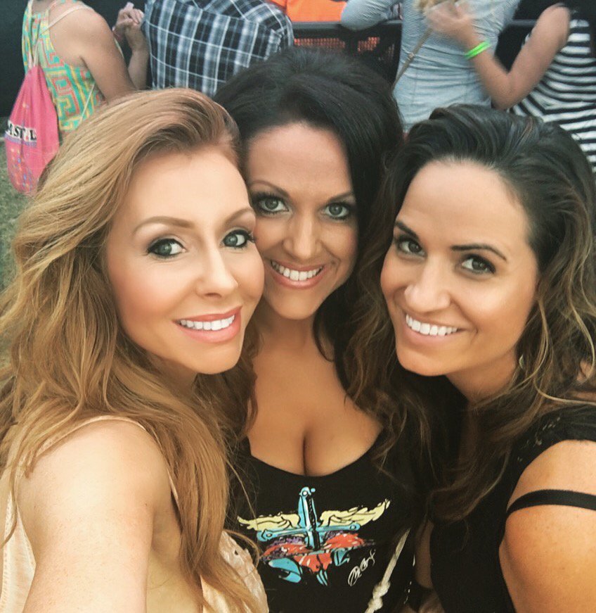 NaeNae1010's tweet photo. #CCMF2016 #UPshow #SuperVIP @jakeowen ❤️🎸 https://t.co/4DkcikPuhw