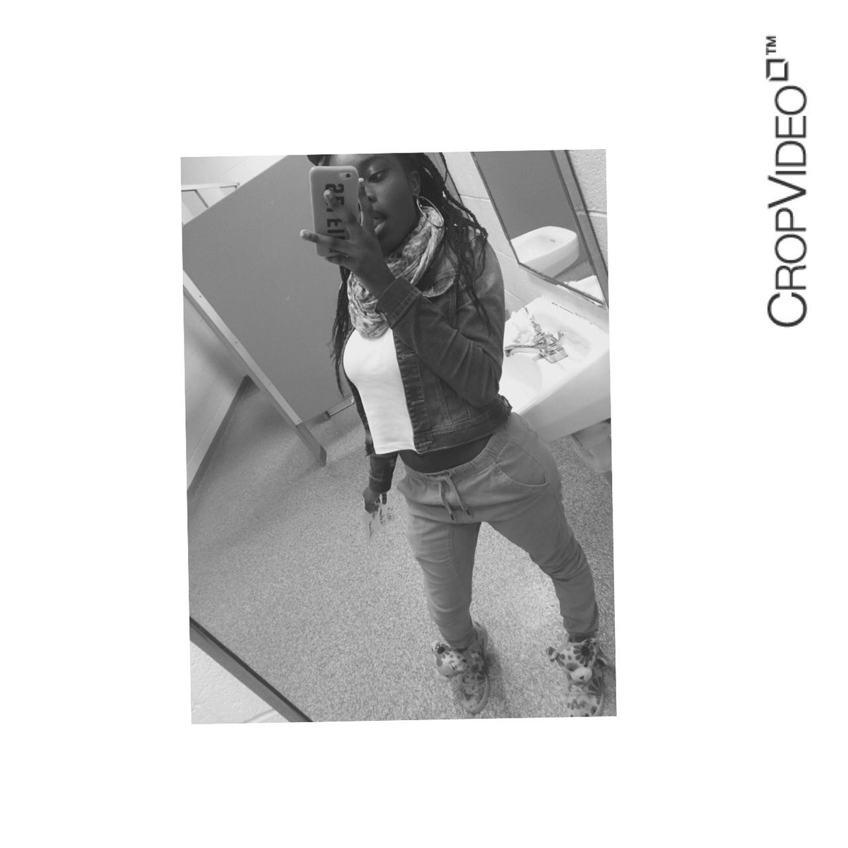 Roseyyy_____'s tweet photo. #shortgirltwitter 5'2 shawdy🤘🏽😛 https://t.co/HKowxHDIqH