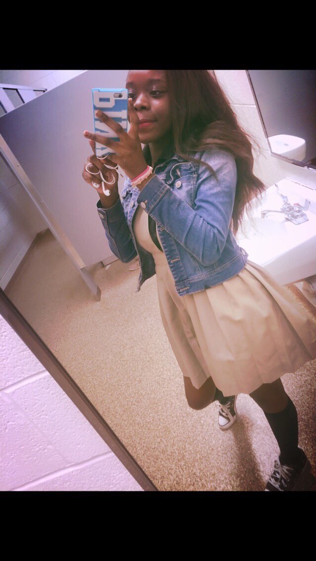 Roseyyy_____'s tweet photo. #shortgirltwitter 5'2 shawdy🤘🏽😛 https://t.co/HKowxHDIqH