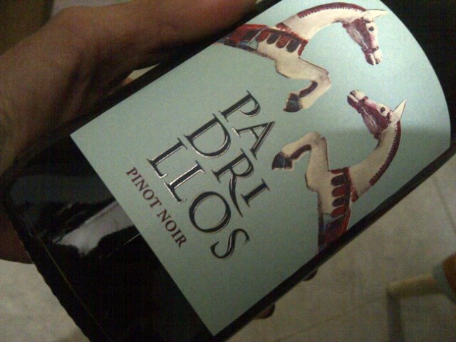 Karo_ele's tweet photo. Hoy probamos Padrillos Pinot Noir #CatenaZapata #NochedeViernesconAmigas https://t.co/83hmjdOPF3