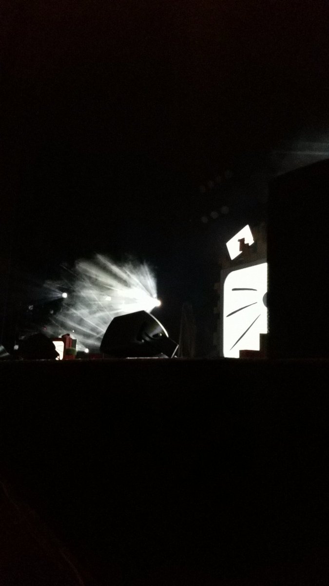 lindseypumpkin's tweet photo. My front row seat is great. I was hoping to only see half the show :\ #TATINOF #notsoVIP https://t.co/MRoAOuOutw