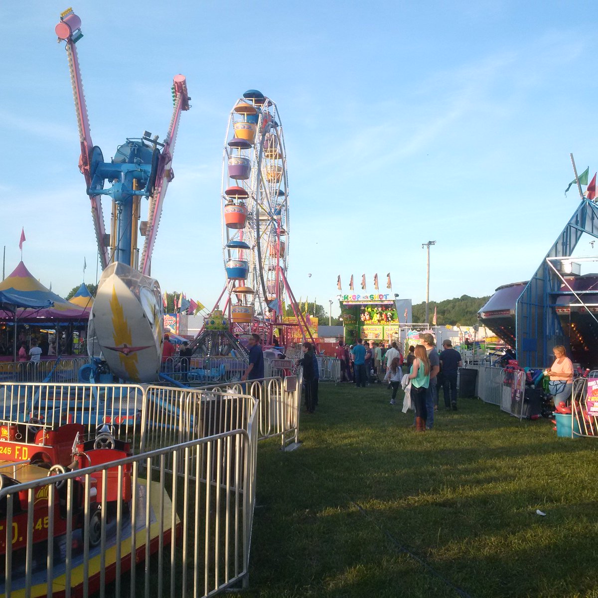 Jamie_Schmale's tweet photo. Kicking off the 2016 fair season in HKLB with the 167th annual @MillbrookON Fair with @LaurieScottPC @aroundthetwp https://t.co/NqKP3L2VRn