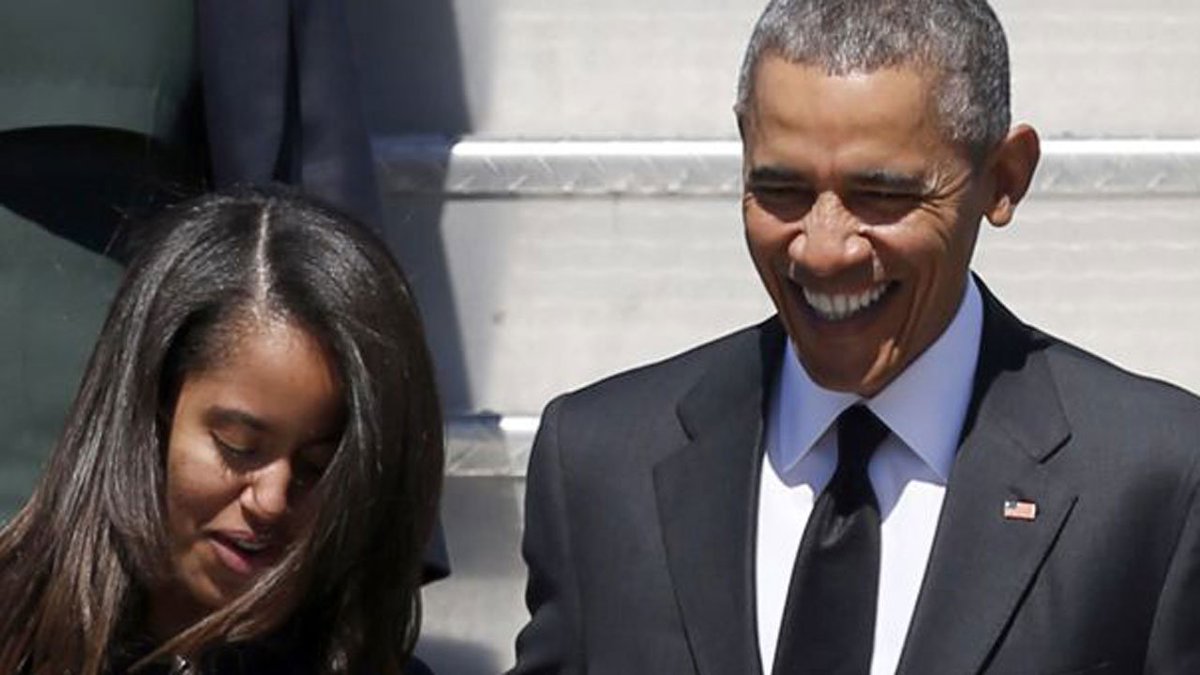 At #MaliaObama's graduation, President #BarackObama is ‘just a total #dad' bit.ly/1tnFNYl?utm_me… https://t.co/wJFmBCbuvH