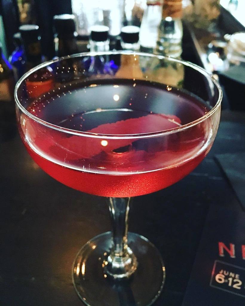 mark_artim's tweet photo. It's my favorite week! #negroniweek #tgif https://t.co/lq96stjHql https://t.co/F24GVGQ54N