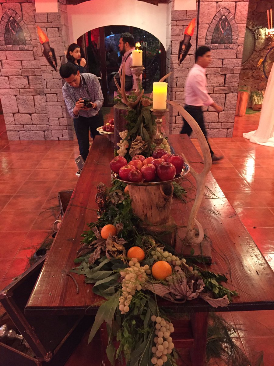 HMAGarside's tweet photo. Me siento como un Rey en castillo! Nuestro evento penúltimo en #britishweek2016 https://t.co/R0wuCmulbw