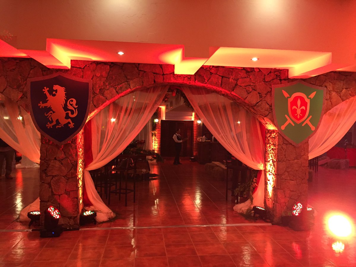 HMAGarside's tweet photo. Me siento como un Rey en castillo! Nuestro evento penúltimo en #britishweek2016 https://t.co/R0wuCmulbw