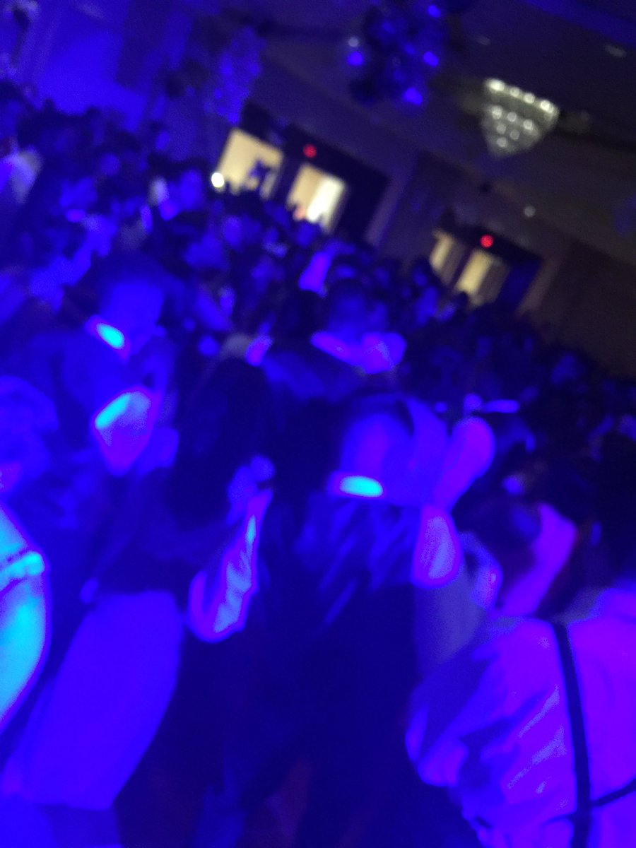 MarlboroHSinNJ's tweet photo. Dance floor is full! #SeniorProm2016 @stang_gang16 https://t.co/BR6YSX67Xm