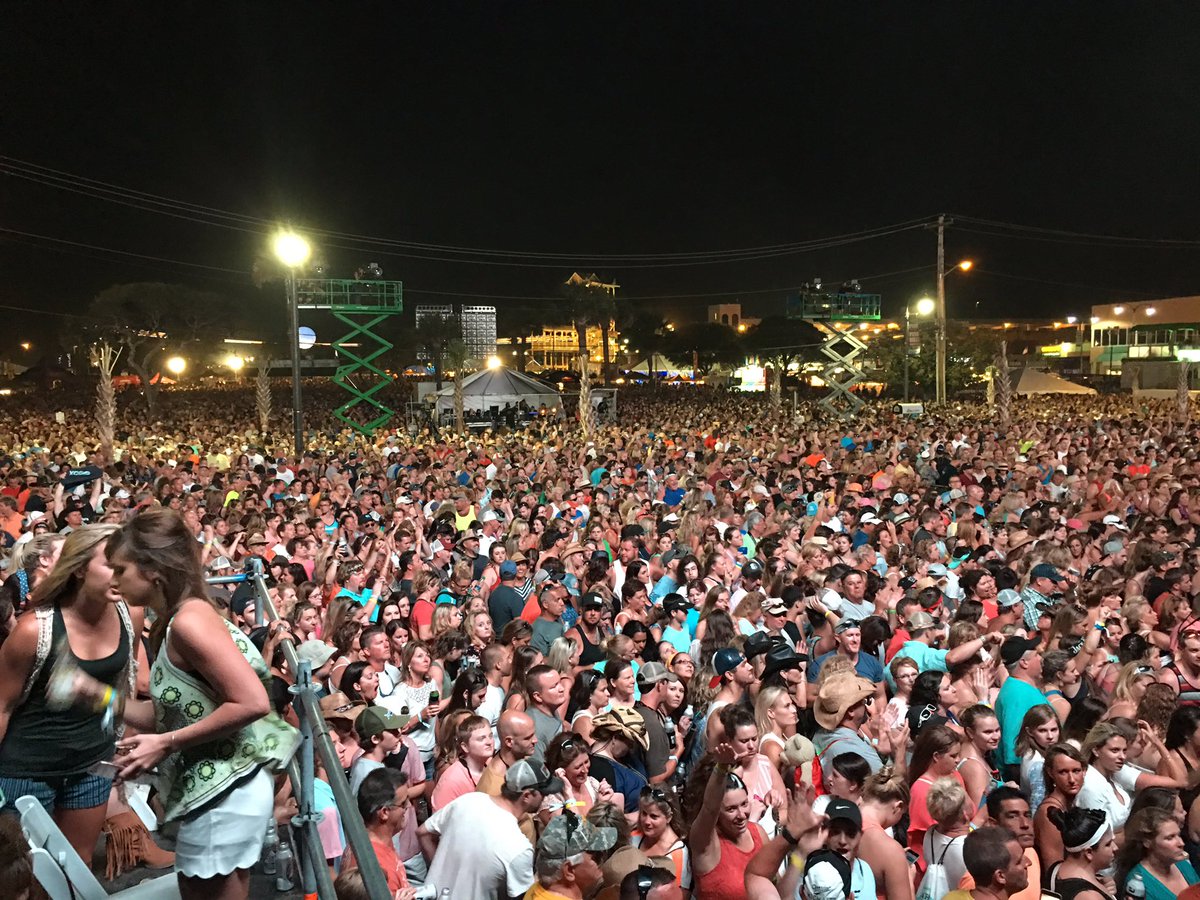EdPiotrowski's tweet photo. I've never been in front of a crowd this big. What a rush to be on stage right before Keith Urban! #CCMF2016 https://t.co/uISjzBCUTe
