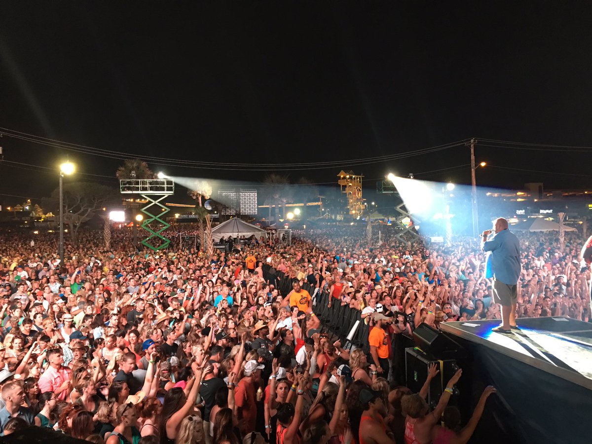 EdPiotrowski's tweet photo. I've never been in front of a crowd this big. What a rush to be on stage right before Keith Urban! #CCMF2016 https://t.co/uISjzBCUTe