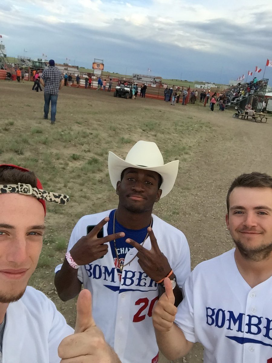 DanConnerty's tweet photo. Brooks Rodeo with the Brooks fan! #bullssnapback @NickStobbe22 https://t.co/AvulmeRwHE
