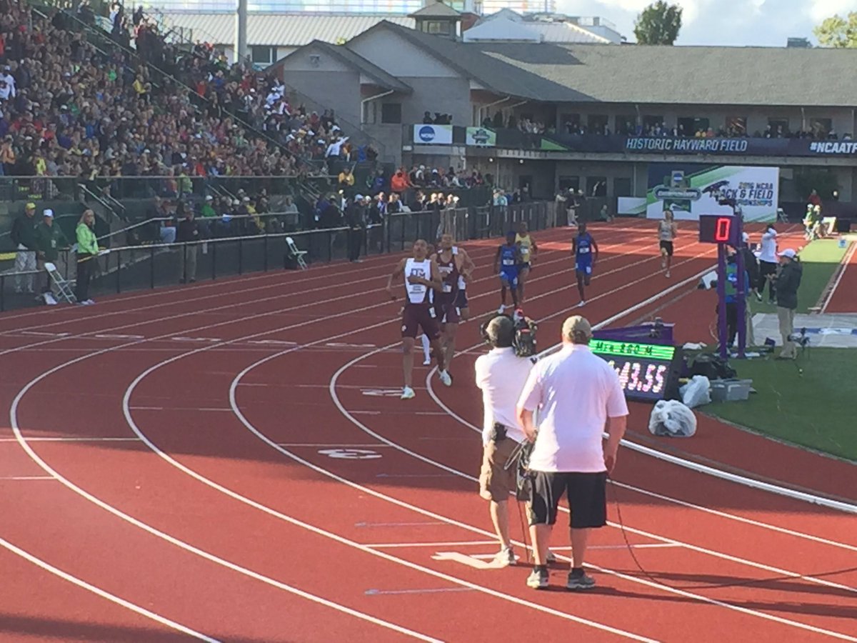FloTrack's tweet photo. 1:43.55 ARE YOU SERIOUS DONAVAN BRAZIER?!!!! New collegiate record! #NCAATF https://t.co/dX3CxcCNAn