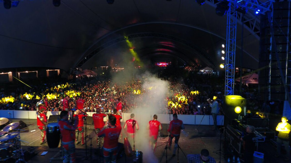 b_ranchoviejo's tweet photo. Muchas gracias ayer en Aguascalientes a toda la raza q espero hasta la actuación de la BANDONONONA !! Quemachin https://t.co/quszHW6GHR