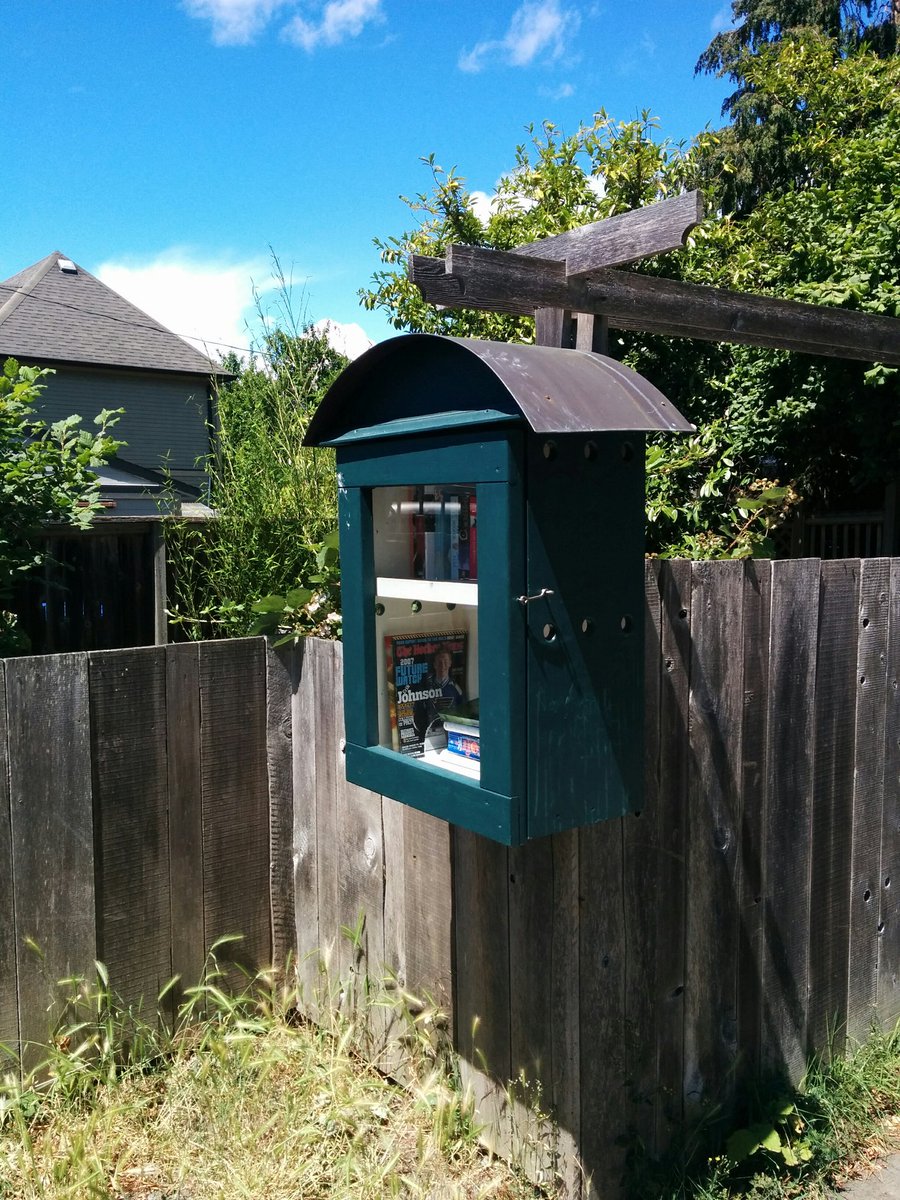 RutledgeParkLFL's tweet image. Had an amazing day! I just made two new #LittleFreeLibrary friends in #Fernwood and visited 5 libraries in total!