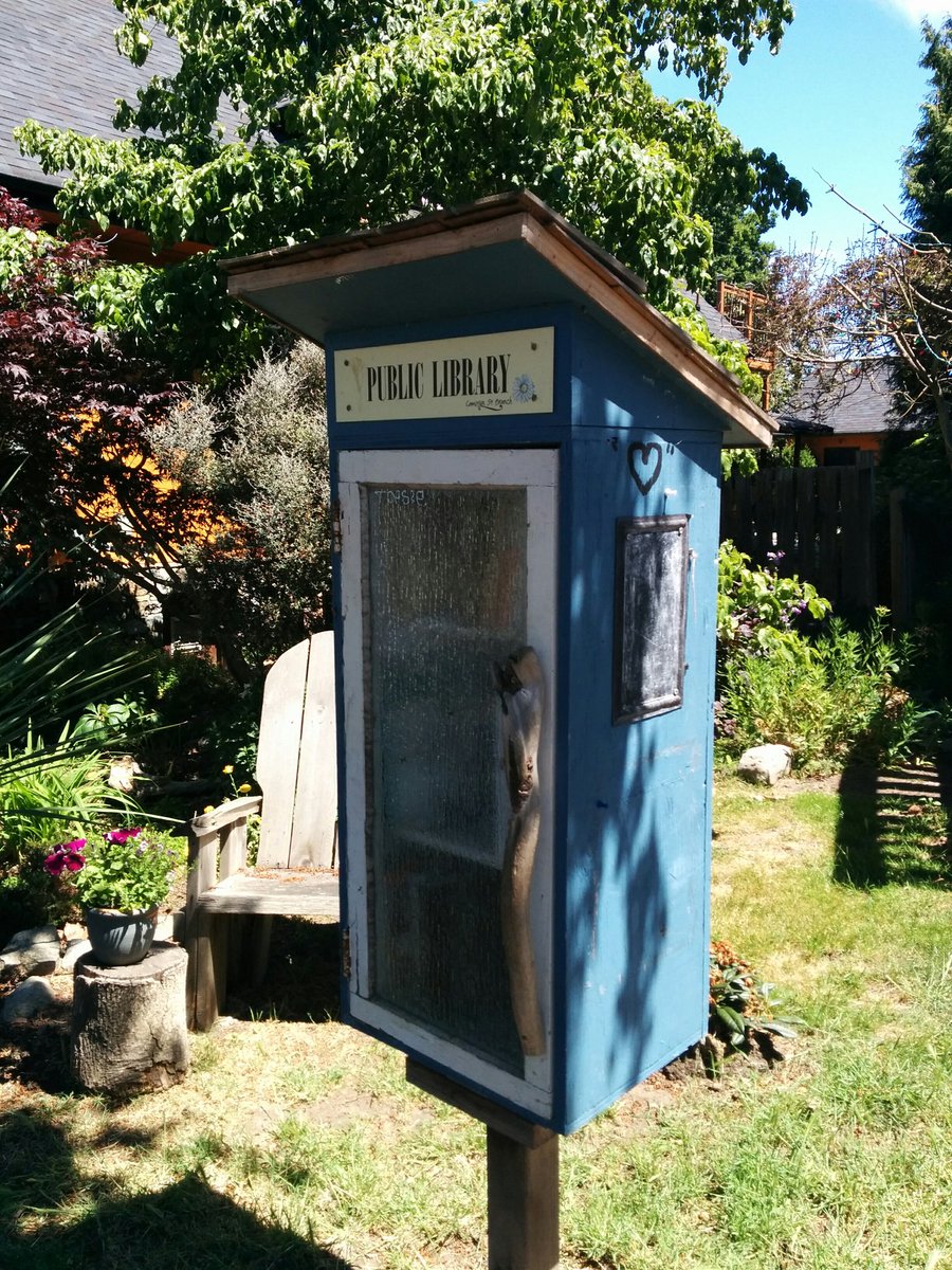 RutledgeParkLFL's tweet image. Had an amazing day! I just made two new #LittleFreeLibrary friends in #Fernwood and visited 5 libraries in total!