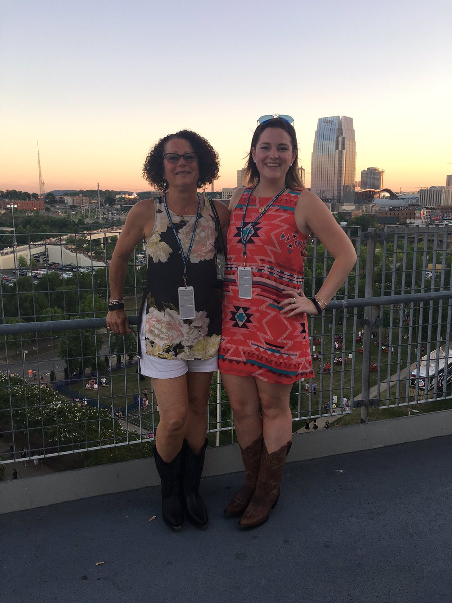 hmanning520's tweet photo. We would love to come back next year! #cmafest2017 https://t.co/w5WqKuMRty