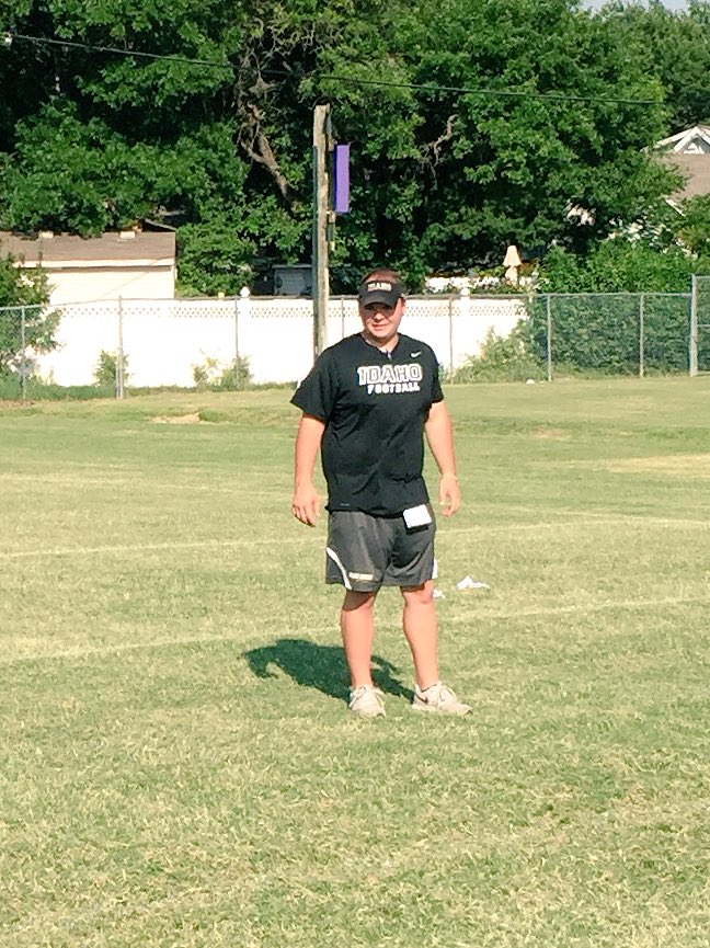 @CoachJSchultz from <a href="/VandalFootball/">Idaho Football</a> working with LB's today! #SWEFC