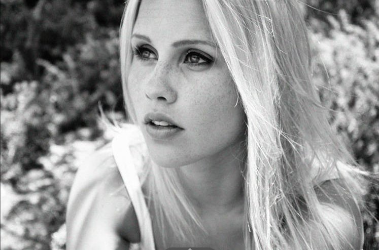 Amriel__'s tweet photo. #HappyBirthdayClaireHolt https://t.co/n9un2Owall