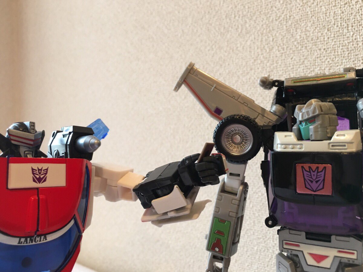 TakaraTomy Transformers Masterpiece MP-25L Loudpedal In Hand