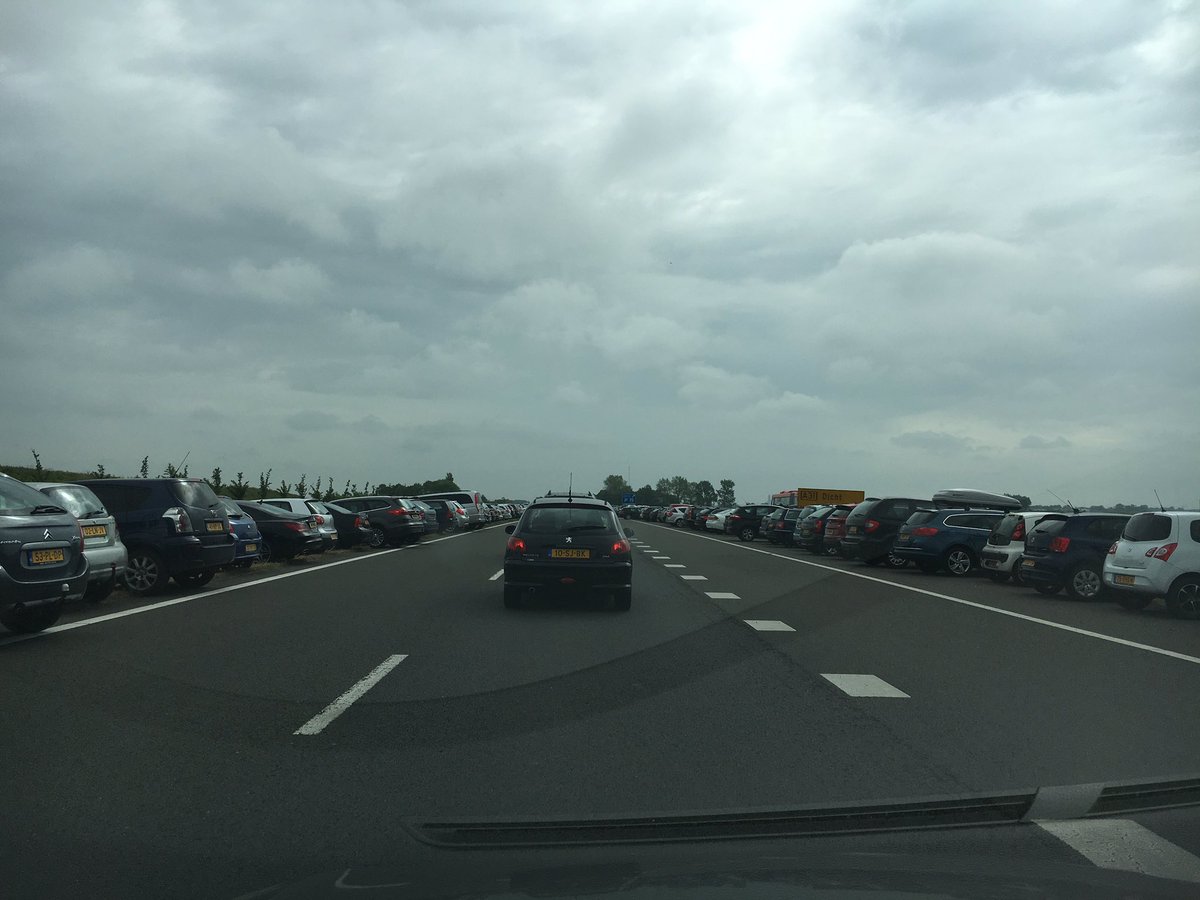 LarsNL's tweet image. De langste parkeerplaats van NL #A31 #luchtmachtdagen