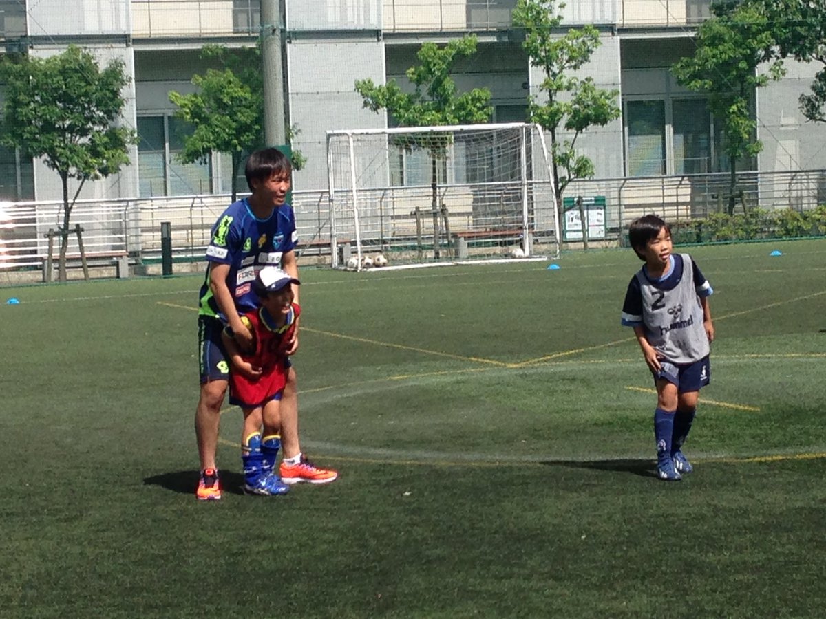横浜fc 公式 ホームタウン 神奈川大学 親子サッカークリニック 31 前嶋 洋太 今日は子ども達と楽しい時間を過ごせました 僕もそうでしたけど 小さい頃からたくさんボールを触ってきました また一緒にサッカーしましょう