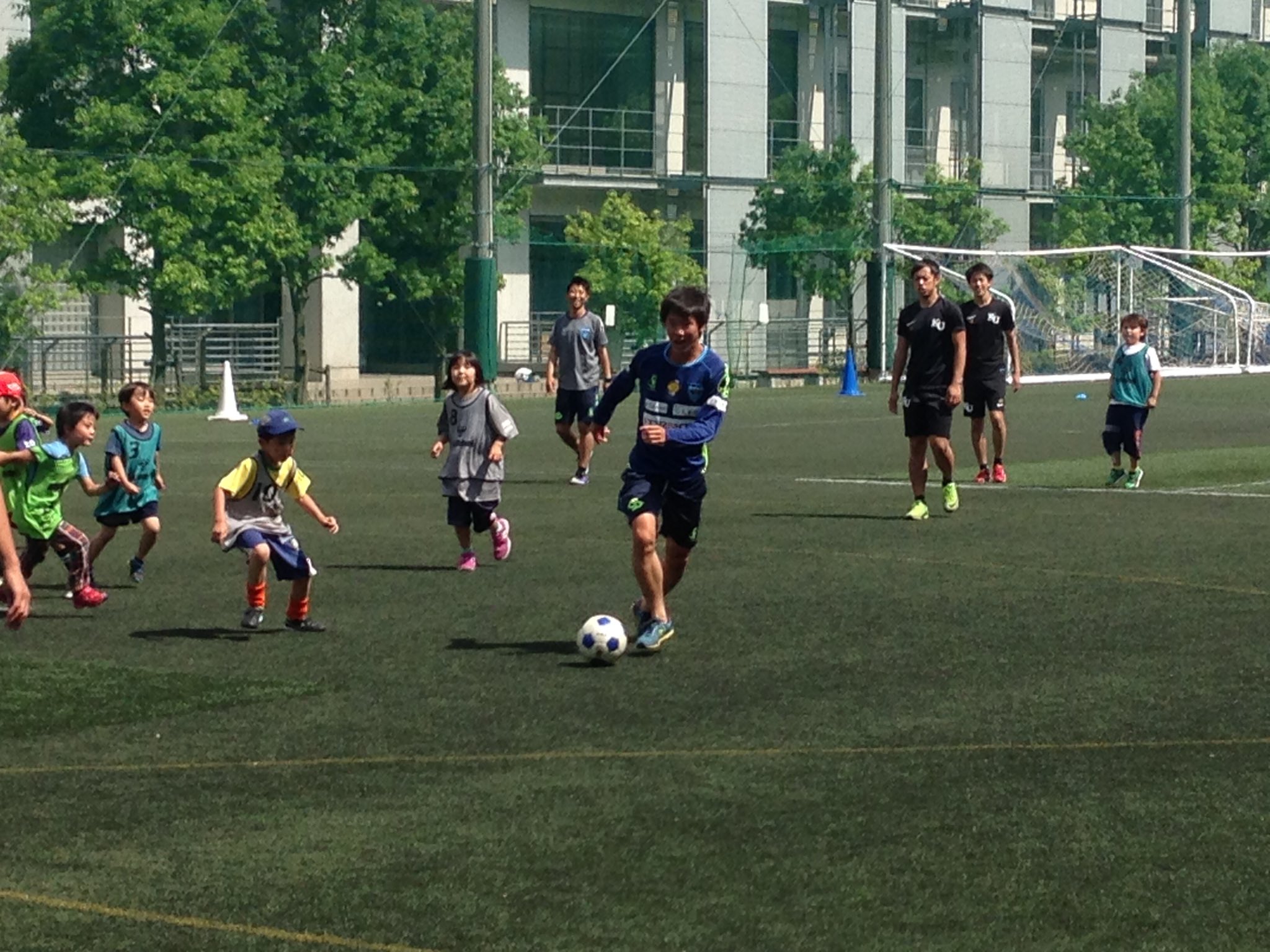 横浜fc 公式 ホームタウン 神奈川大学 親子サッカークリニック 30 Fw 齋藤 功佑 参加してくれた皆さんありがとうございました サッカーは楽しんだ分だけ上手くなると僕は思います これからもたくさんボールを蹴り続けましょう 横浜fc 公式 ホームタウン 神奈川大学 親子サッカークリニック 30 Fw 齋藤 功佑 参加してくれた皆さんありがとうございました サッカーは楽しんだ分だけ上手くなると僕は思います これからもたくさんボールを蹴り続けましょう