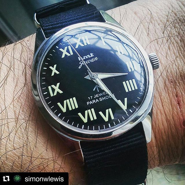 Loving this #hmtwatches on our black #natostrap // photo from @simonwlewis #natostrapsau