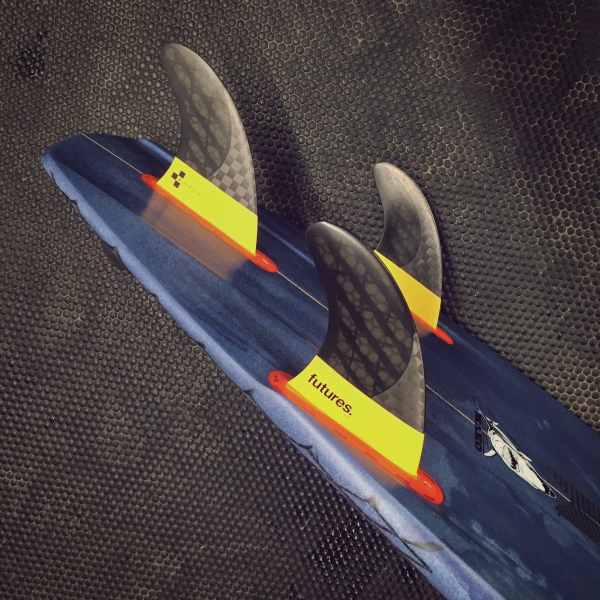 Gone for the <a href="/FuturesFins/">Futures Fins</a> EA Blackstix in the new <a href="/LYSurfboards/">luke young</a> Mako model #surfing #surfboard #futures #futuresfins