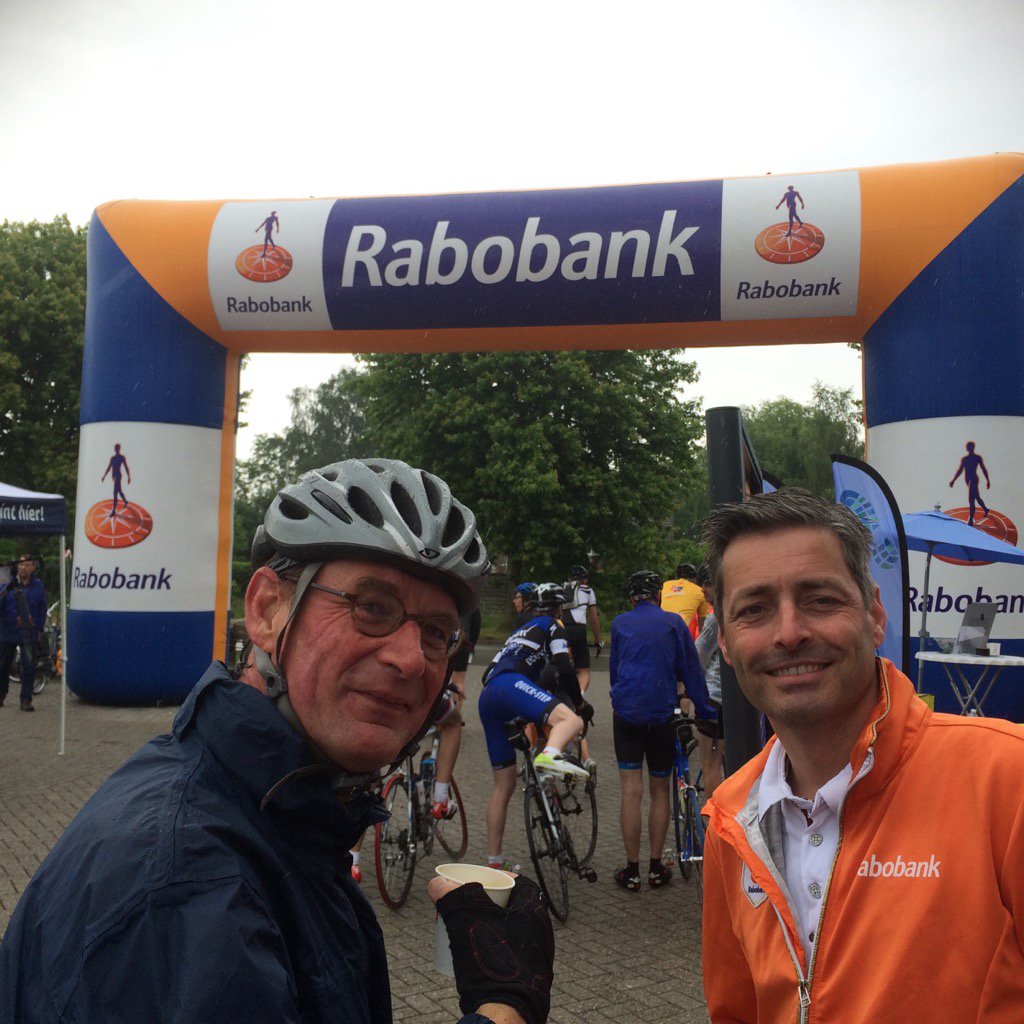 Eastecke's tweet photo. Lekke band geplakt.  Nu in #Woerden @RabobankRV #RVFT2016 https://t.co/7Kss5sCeQk
