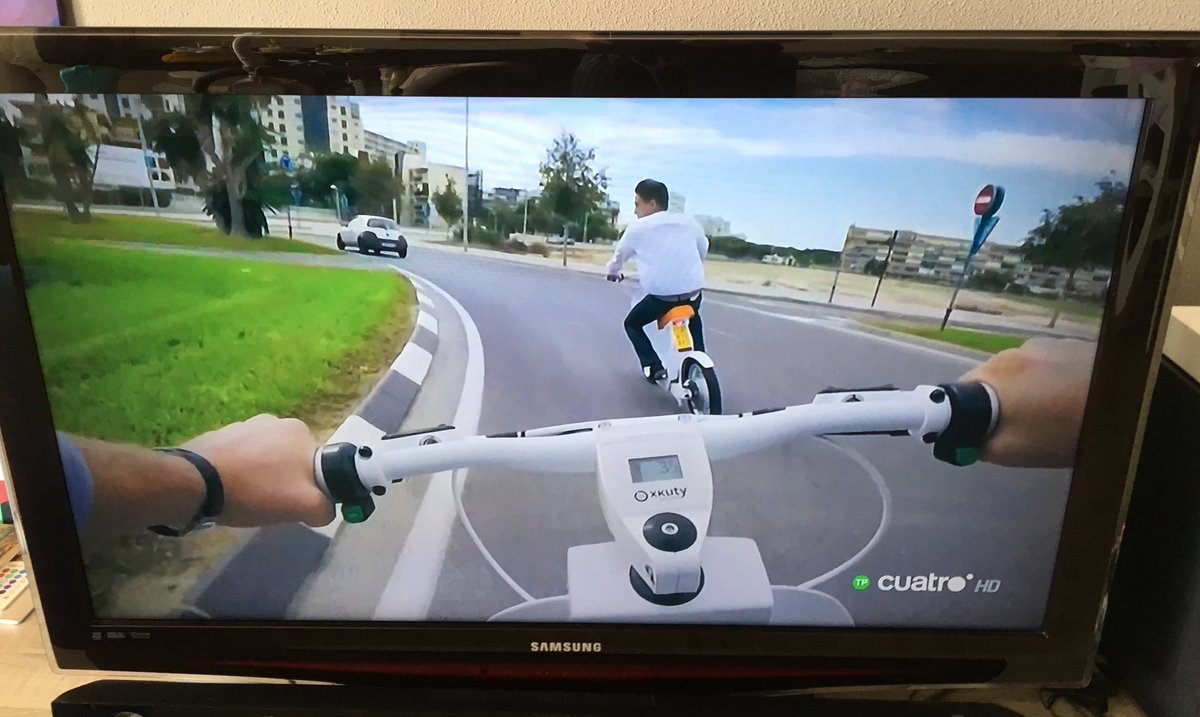 diegotomases's tweet photo. Esto que pones la tele y aparece la @Xkuty ...!! #alifornia #talento #coworking #electricbike https://t.co/tV9AIImkuy