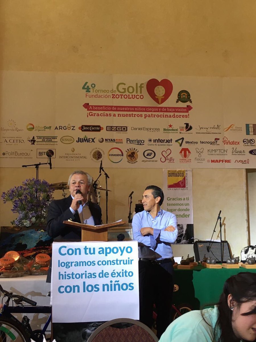 InfoZotoluco's tweet photo. El maestro @matadorzotoluco agradece a todos quienes apoyaron #TorneoGolfConCausa.
#UnCapotazoDeValorPorTi https://t.co/LqfcJSlg2O