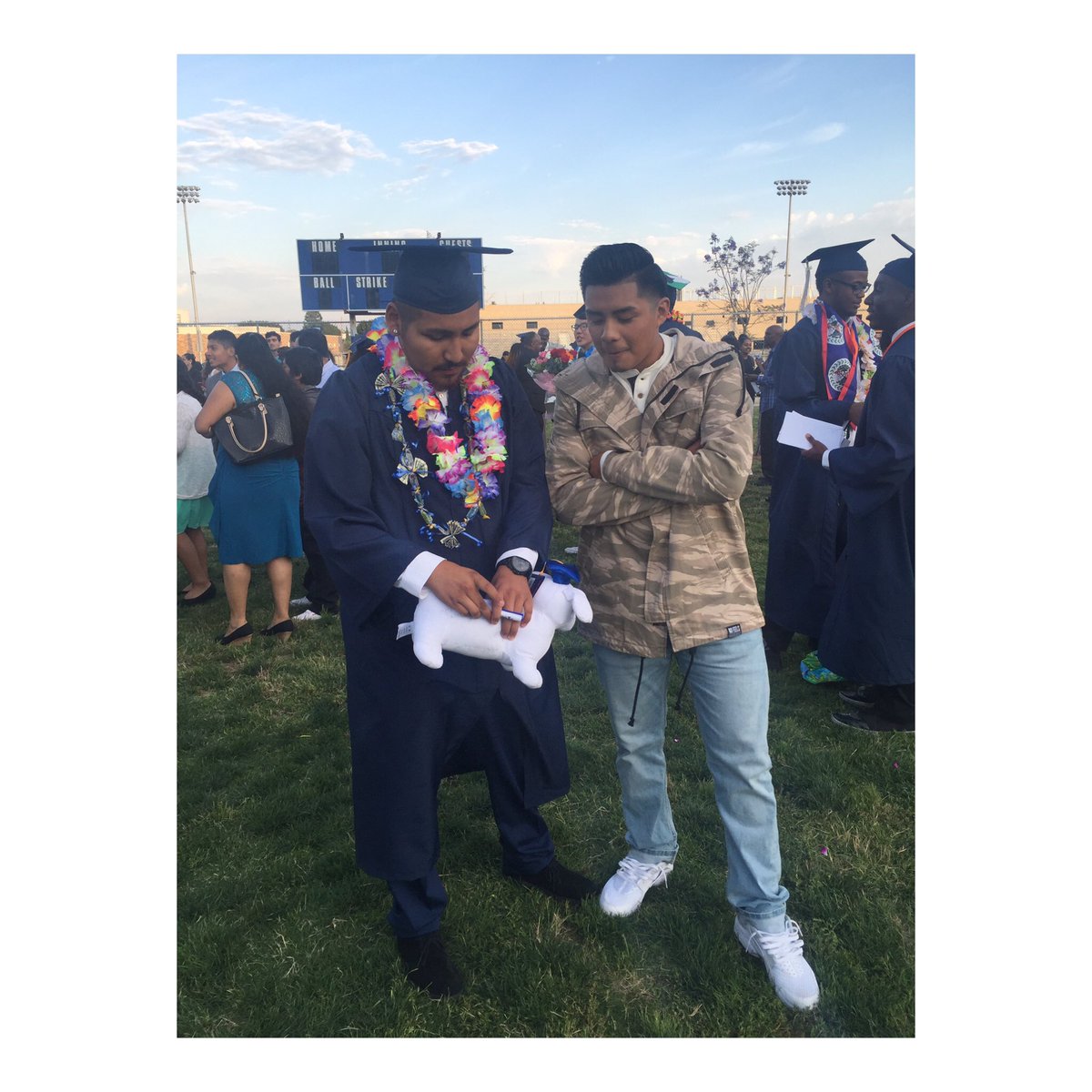 Peralta_antony's tweet image. My boy👏🏽🎓 #wegraduated 😂😂