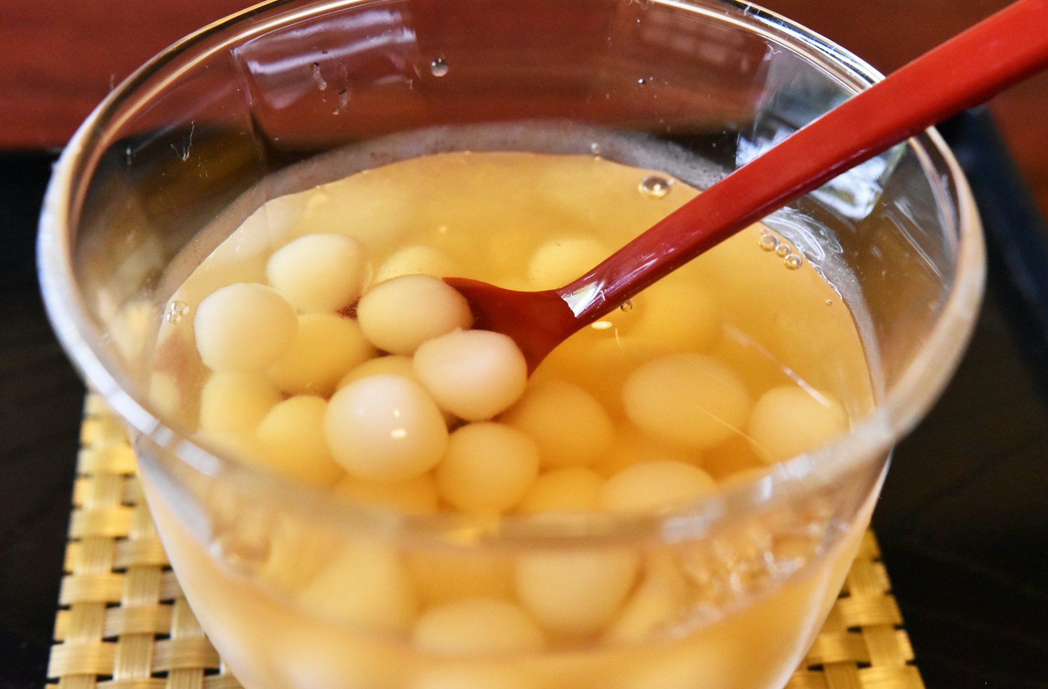 かんザラシ 寒ざらし は甘い蜜に白玉が入った昔からあるひんやりなおやつだよ つ W 湧水を使った寒ざらしは島原の自慢の名物で これからの季節にぴったりなんだー つ Gt W Lt 島原 長崎 かんざらし T Co Tnqqff4qqj Twitter