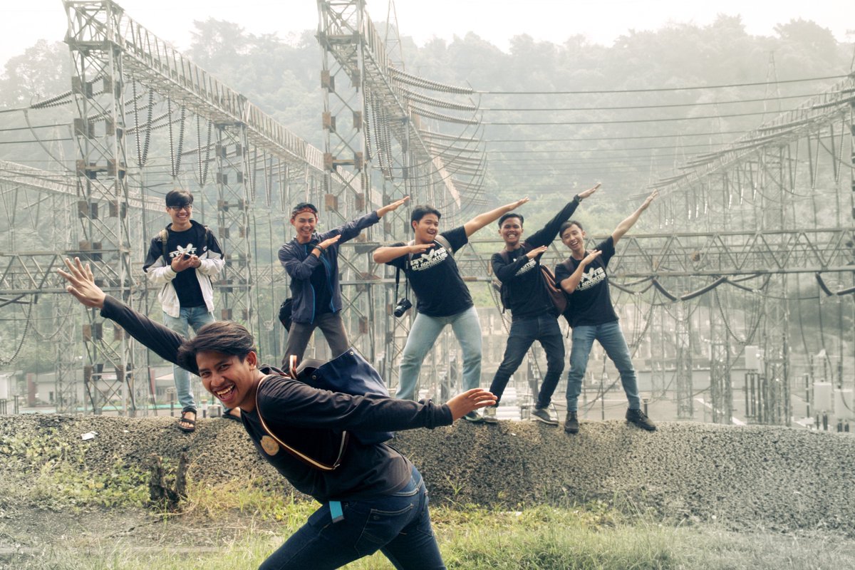 batujajarMTMA's tweet photo. karena teman yang konyol lebih seru.
loc. sanghyang Heuleut, nunggu host MTMA @sumargodenny dan @rikasharsa https://t.co/cXGN8xjt48
