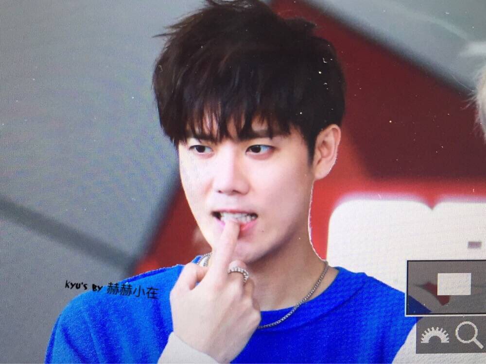 kyus4kj's tweet photo. [Kyu's]160610 MBC 음악중심 Mini FM 프리뷰 2—#김규종  #DoubleS3010😋 https://t.co/6rguc4ivPO