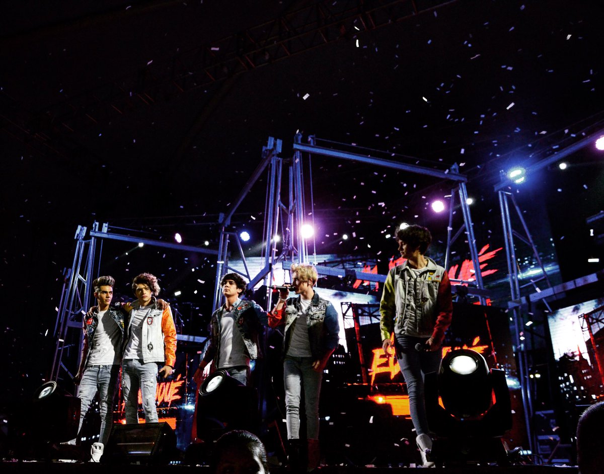 CD9's tweet image. ¡GRACIAS DURANGO! ¡GRACIAS POR ESTA MARAVILLOSA NOCHE! instagram.com/p/BGgI2OAkBxQ/