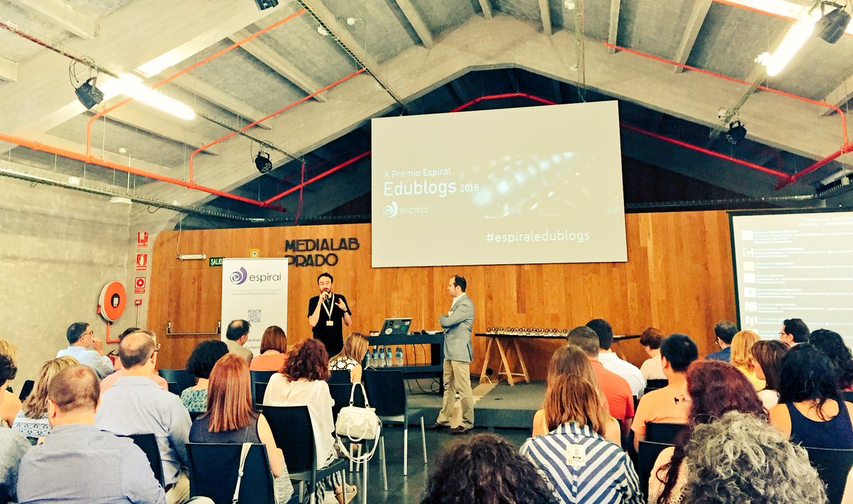 ¡Qué nervios!! Empieza acto entrega premios #espiraledublogs #ilusión #compartirmola <a href="/infoedugrafias/">InfoEDUgrafías</a>
