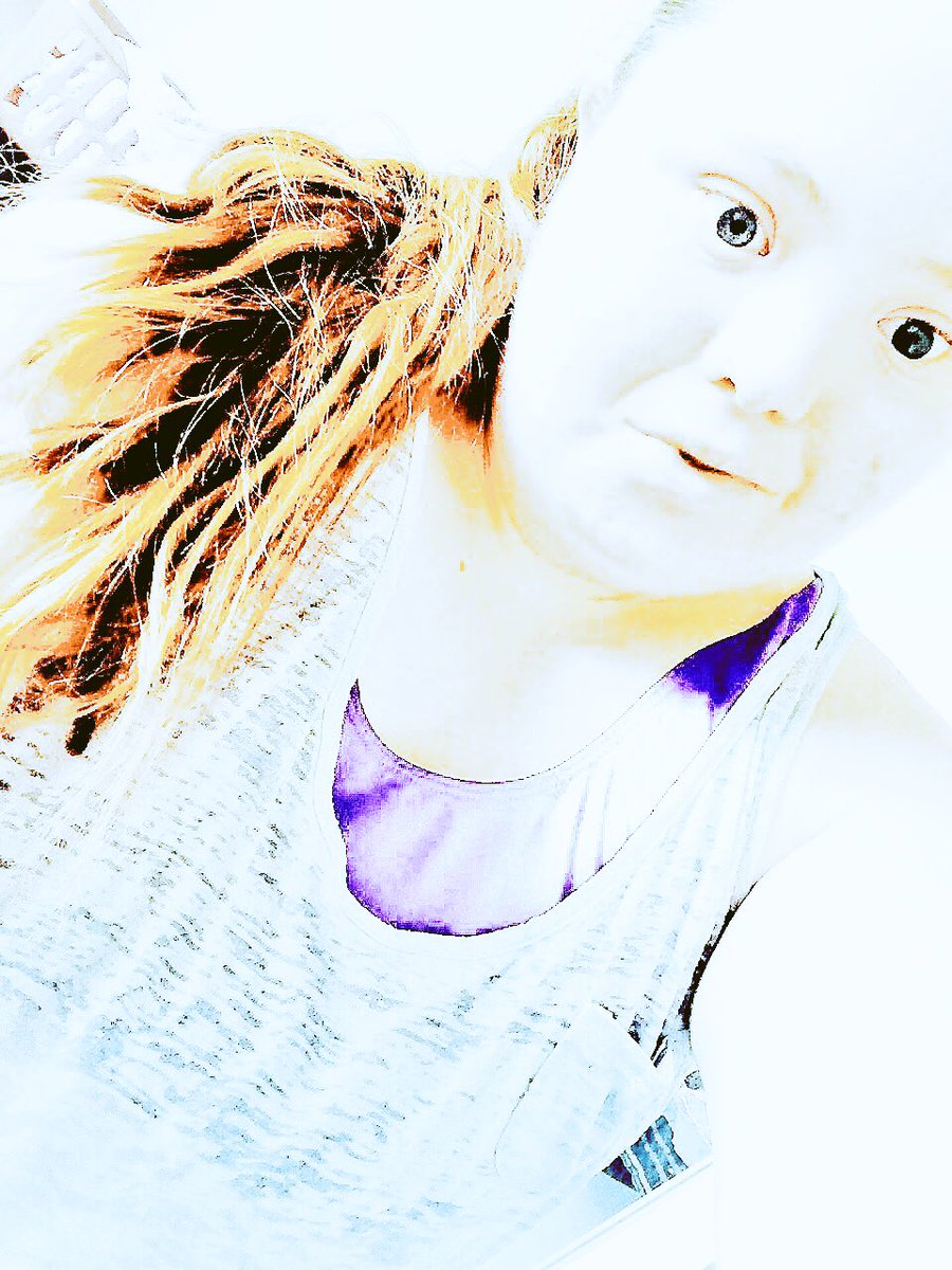 KyMorrison_'s tweet image. I love this Pictures and turn 20