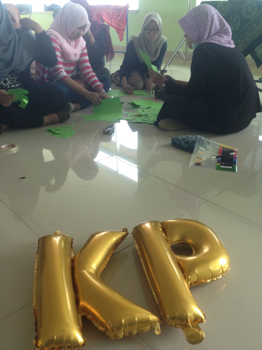 Jangan lupa tar datang ya ke aula lt 7 perpustakaan pusat UNS untuk acara Kobarkan KP. Mangat kakak panitia :)