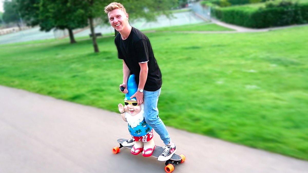 AlfieDeyes's tweet photo. NORMAN THE SKATEBOARDING GNOME! https://t.co/XktRWNxvbY https://t.co/gXIZXs0Cv0