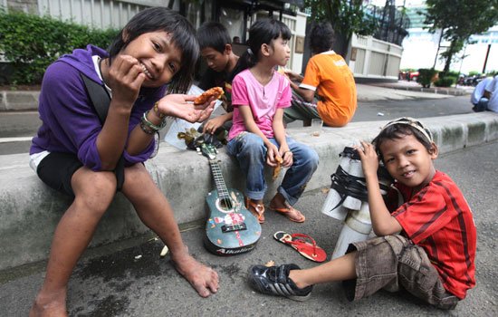 suararakyat32's tweet photo. MEMAHAMI BAHASA ANAK JALANAN https://t.co/3UBTDwbzmE https://t.co/SH8qVwaMPS