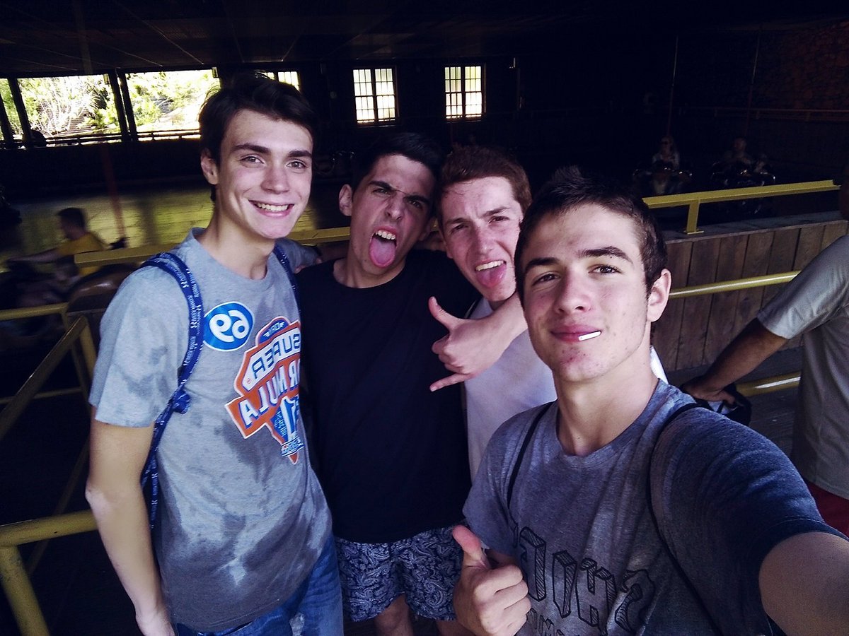 shiftvideogames's tweet photo. Perdonad por la inactividad hemos estado bastante ocupados, os dejamos con una foto con todo el equipo!! 🎡🎢 https://t.co/QGdvRpaFnK