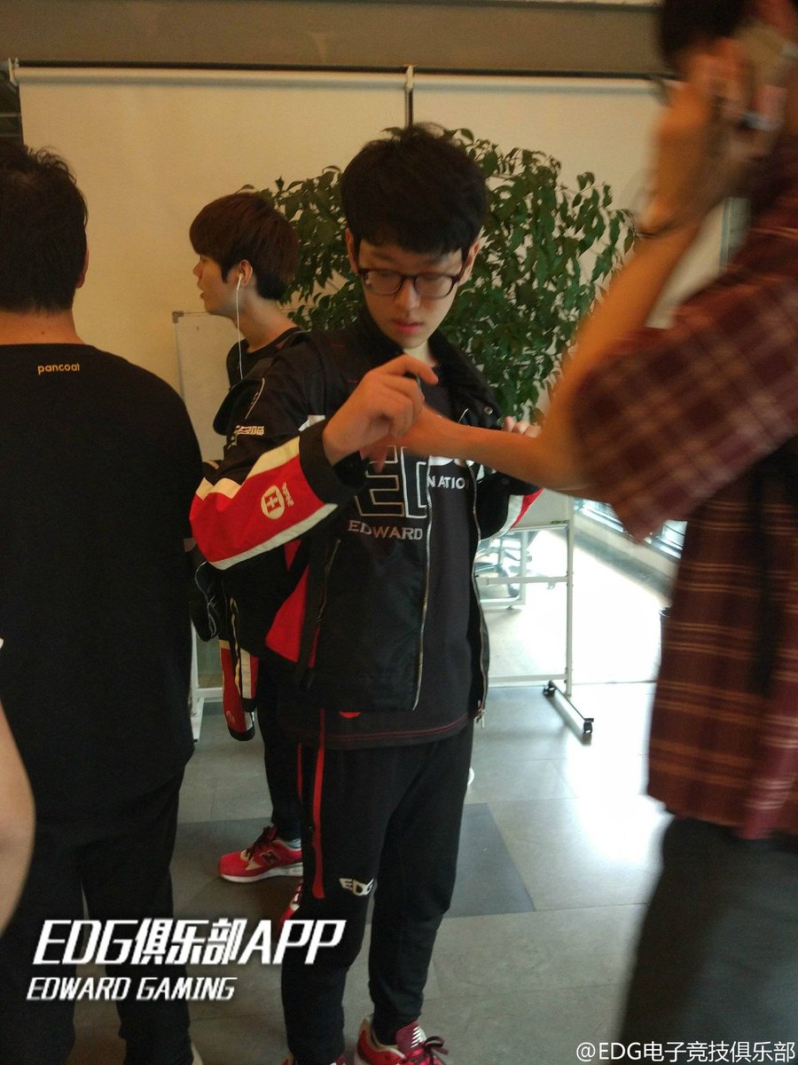 EDward Gaming tweet media