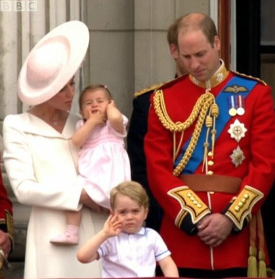 Septembers_Song's tweet image. #TroopingTheColor  #Queens90 
There&apos;s no pretense with young ones #George #Charlotte