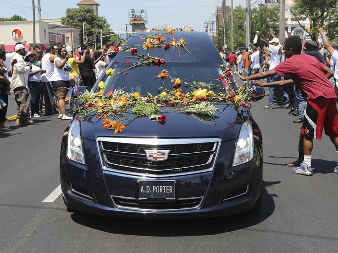 courierjournal's tweet image. Yesterday's funeral procession for Muhammad Ali made for some breathtaking photos cjky.it/1UIA9FH